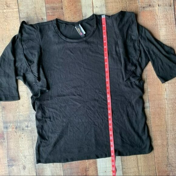 Libian women’s black 3/4 sleeve dolman top with ruffle shoulders - XL - Picture 5 of 6